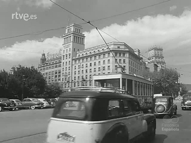 CONQUISTA DEPORTIVA. EL NUEVO ESTADIO DEL C F BARCELONA - Revista Imágenes | Ver
