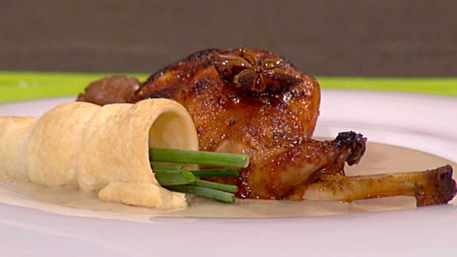 Cocina con Sergio - Conejo asado con crema de boletus y castañas - ver ahora