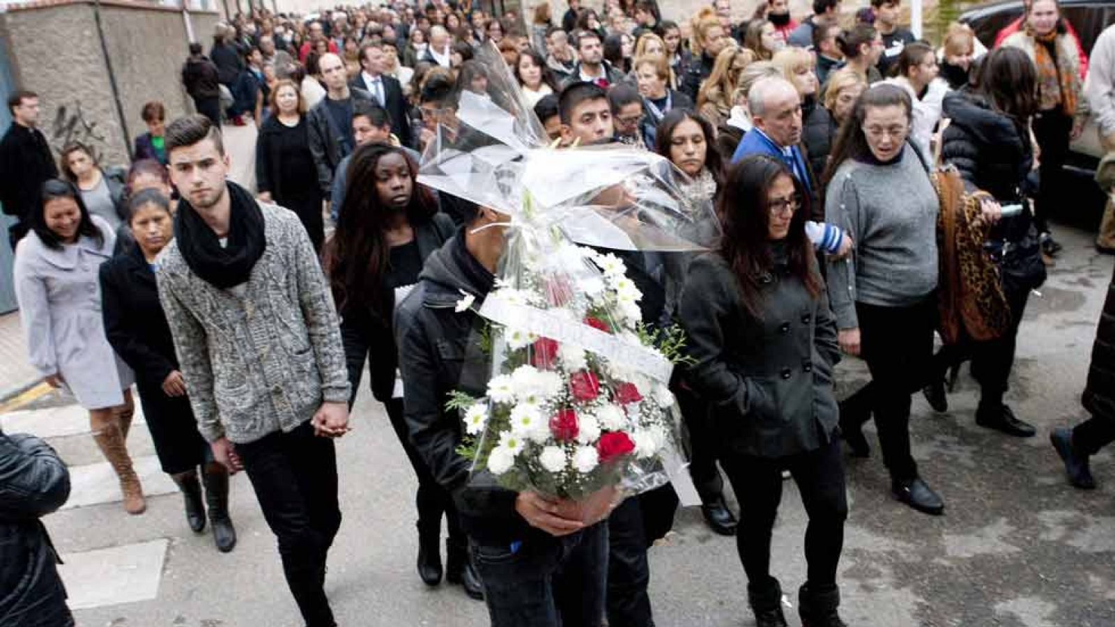 Emoción y lágrimas en Fuensalida que ha despedido a las tres niñas que murieron atropelladas