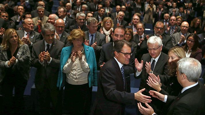 Telediario 1 - Mas adelantará las elecciones solo si es para votar la consulta