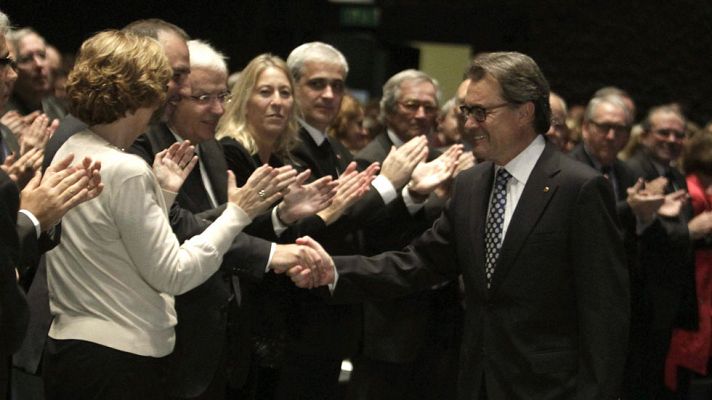 Telediario 1 - Mas solo adelantará las elecciones para hacer la consulta