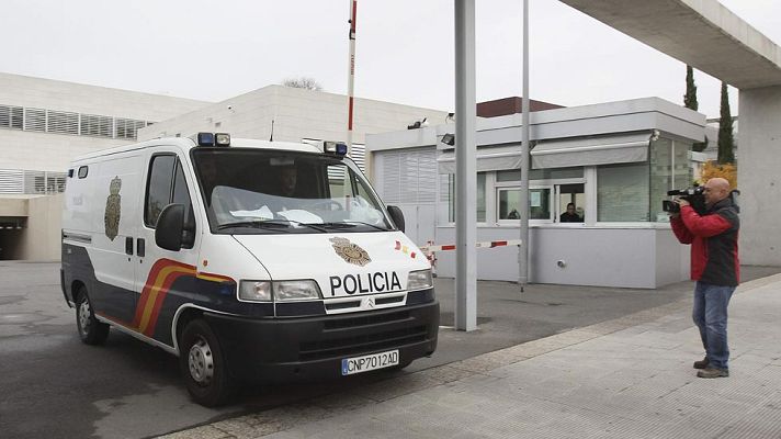 Telediario 1 - Ante el juez los detenidos por abusos en Granada