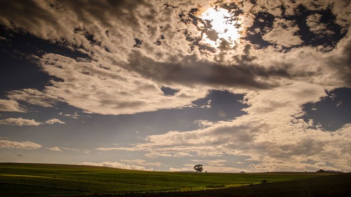 El tiempo - Muy nuboso con lluvias, salvo en el Cantábrico y el sur de Canarias