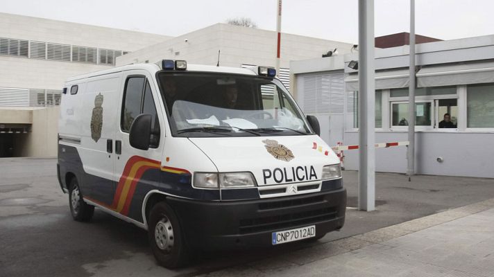 Telediario 1 - Orden de alejamiento a los presuntos pederastas de Granada