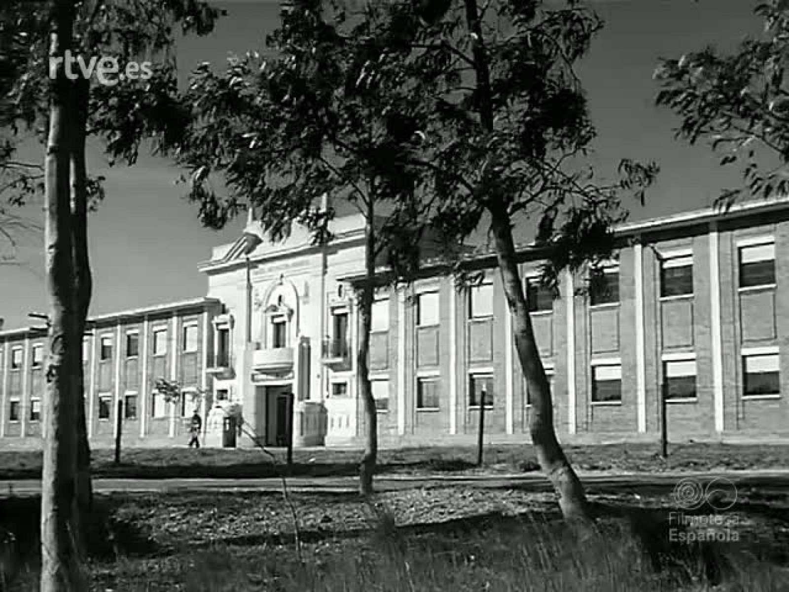 SERAN BUENOS MARINEROS. CUARTEL DE INSTRUCCION DE SAN FERNANDO - Revista Imágenes | Ver