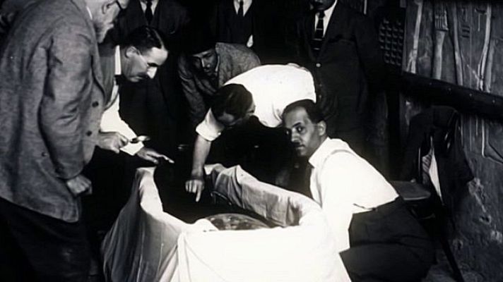 Universo UNED - Hallazgos y creaciones. Tutankamón