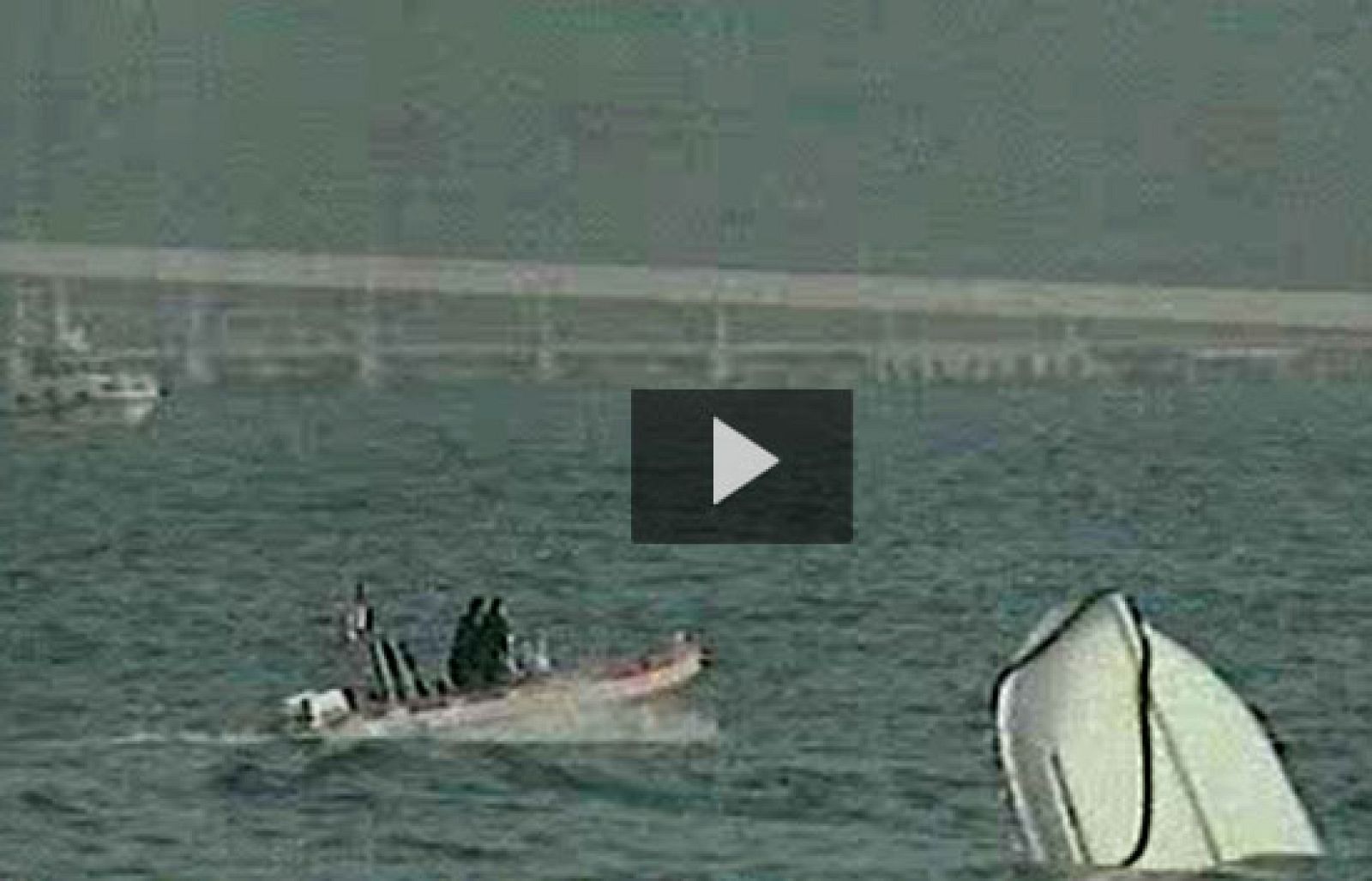 Un muerto, 34 heridos y custro desparecidos en el hundimiento de un ferry en Turquía | Ver