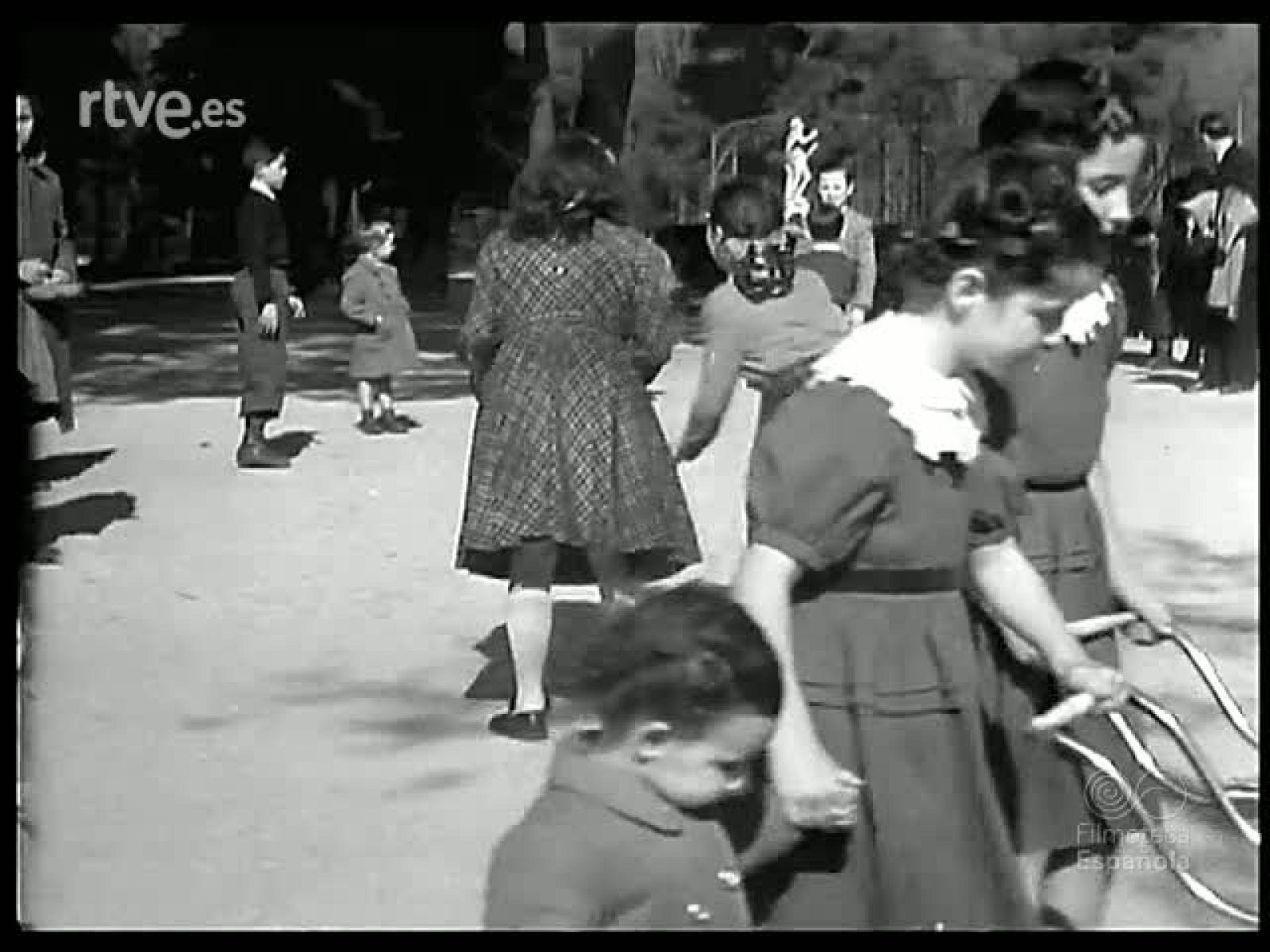 NIÑOS Y MUÑECOS - Revista Imágenes | Ver