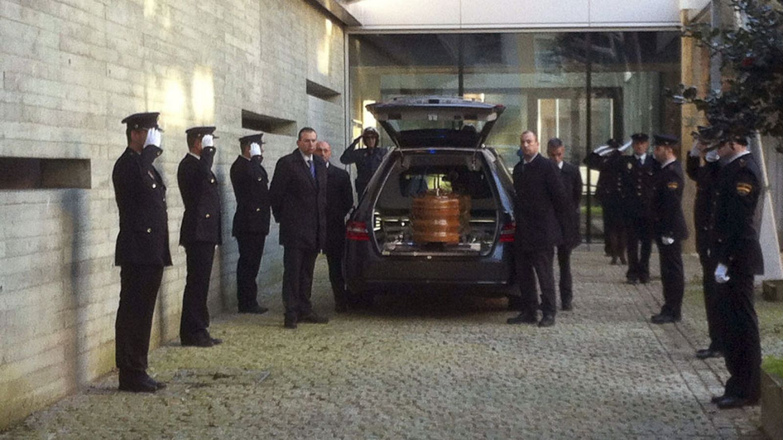 Capilla ardiente de la agente de Policía Nacional fallecida en el atraco en Vigo