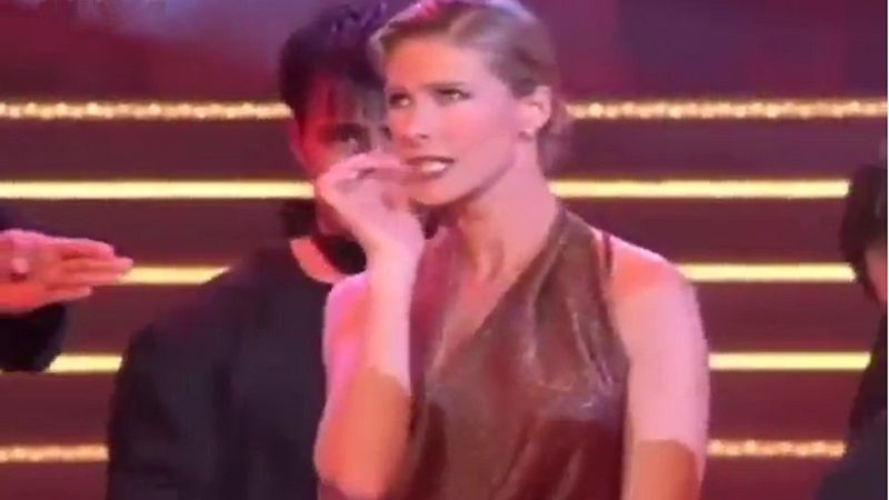 Anne Igautiburu canta en Telepasión 2001