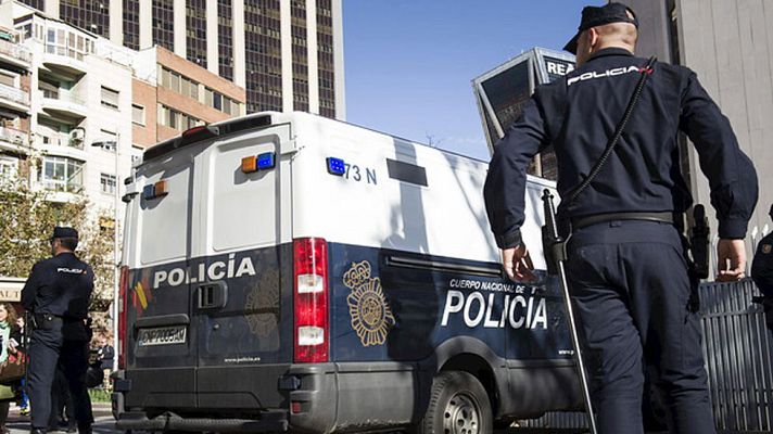 Telediario 1 - Incidentes a la salida del féretro