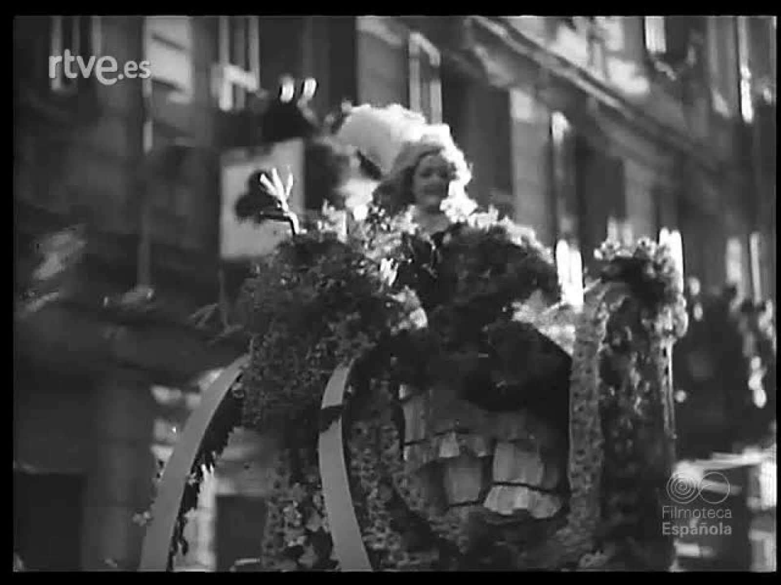 FLORES MUÑECOS Y FALLAS - Revista Imágenes | Ver