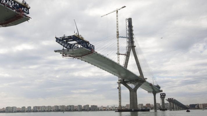 Telediario 1 - El nuevo puente de Cádiz, completado al 85%