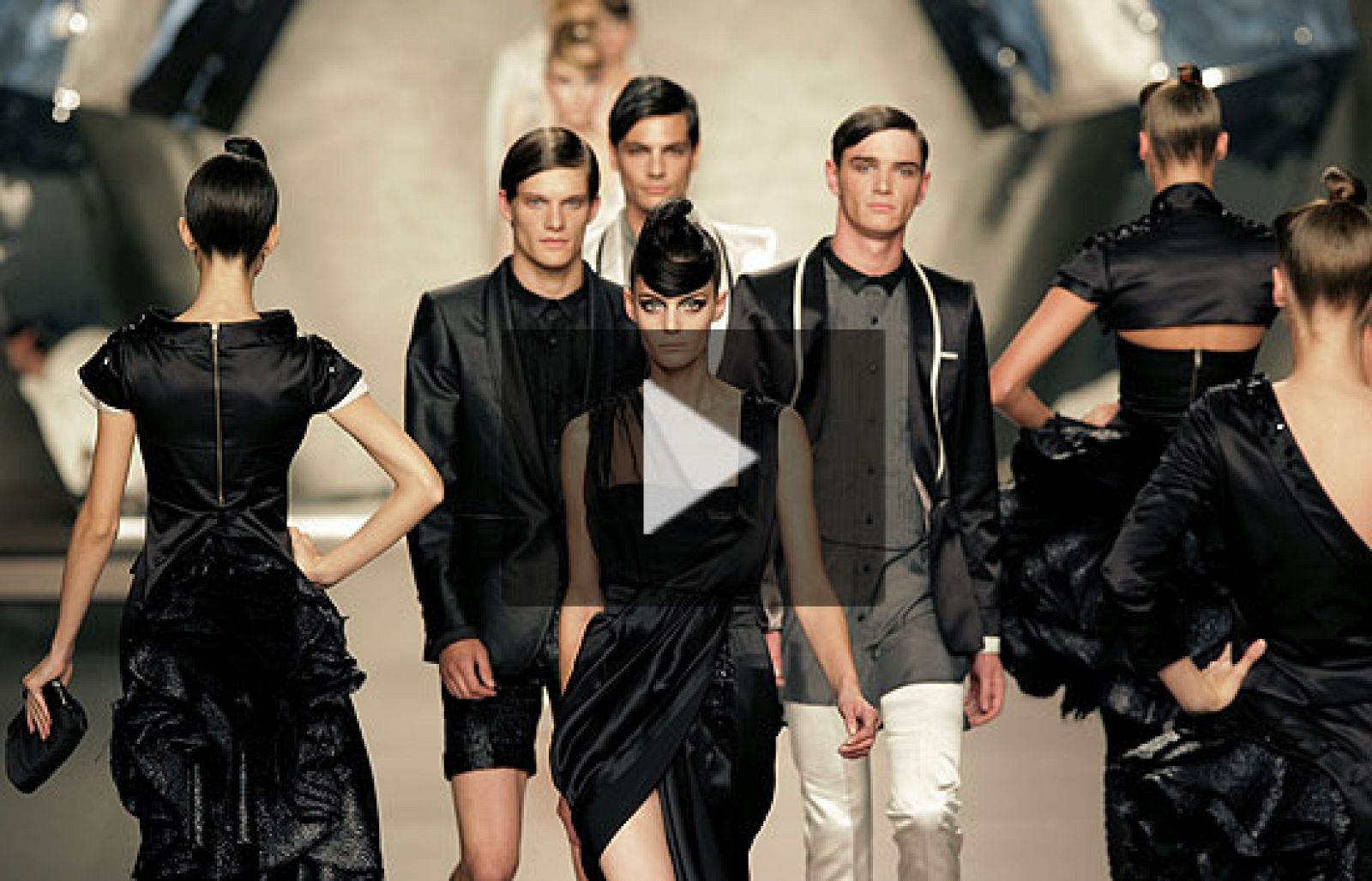 Desfile de Ana Locking en Cibeles | Ver