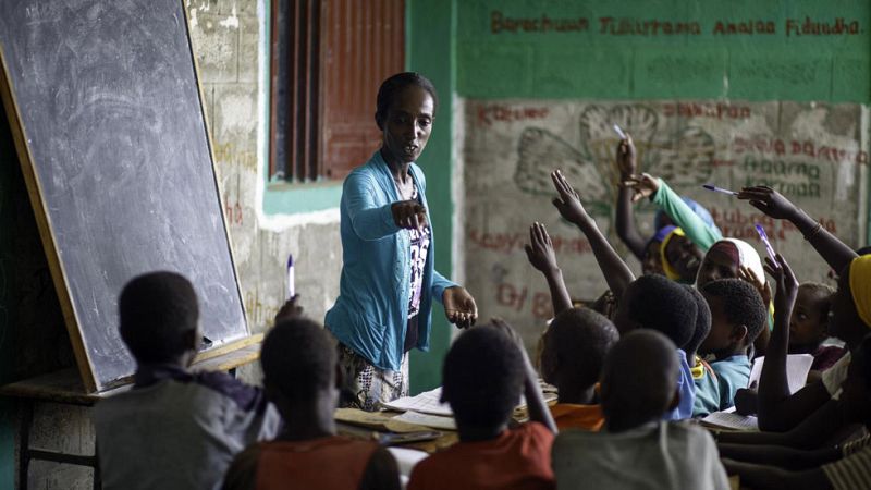 El periodista catalán, Xavier Aldekoa, presenta su primer libro 'Oceáno África', con el que hace un recorrido por el continente más pobre del mundo de la mano de africanos a los que ha conocido en los últimos diez años. "Hemos mantenido una mirada d
