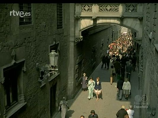 Documentales Color - EL DIA DE SAN JORGE EN BARCELONA