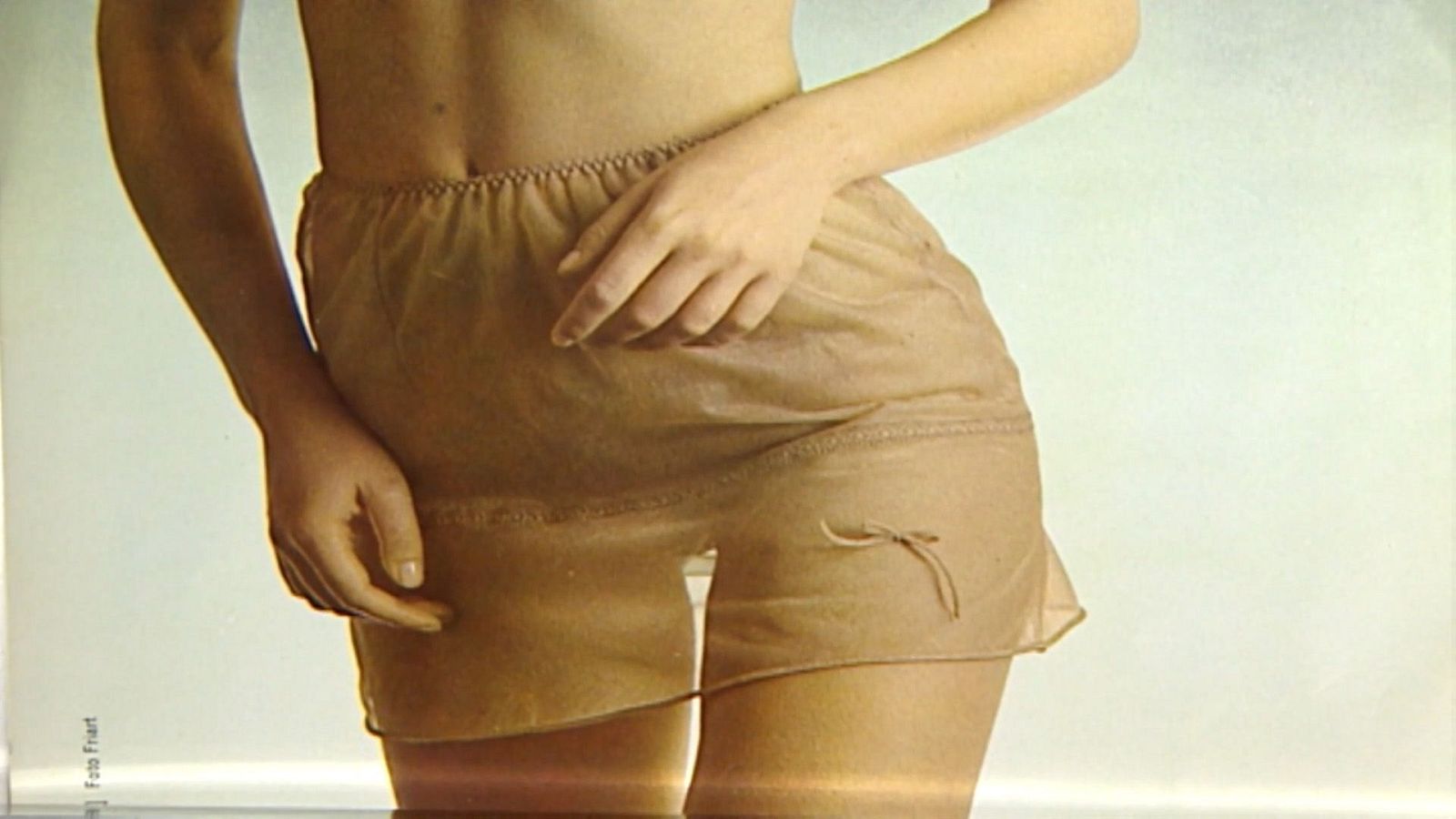 Historia de lo cotidiano - Bajo el vestido I - Ver ahora