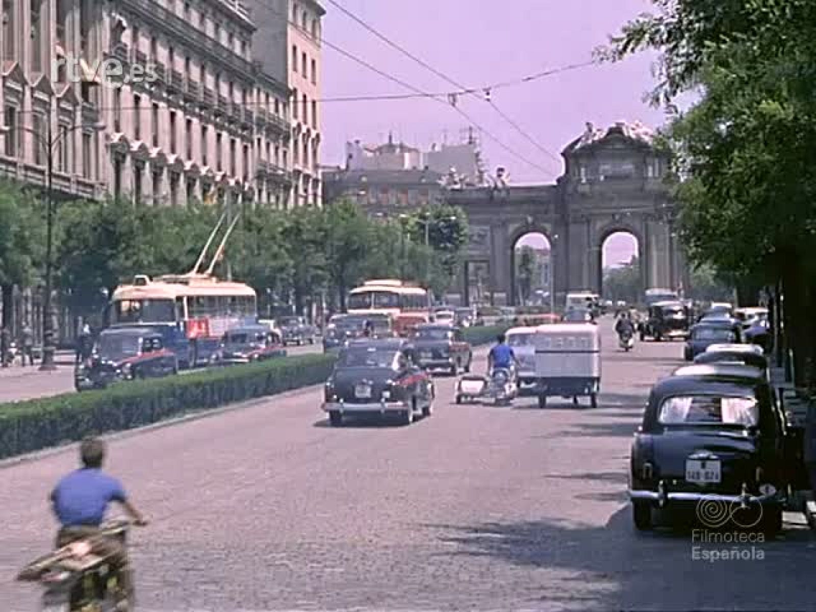 EN LA PAZ DE ESPAÑA - Documentales Color | Ver