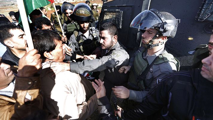 Telediario 1 - Israel asesina a un ministro palestino por plantar árboles