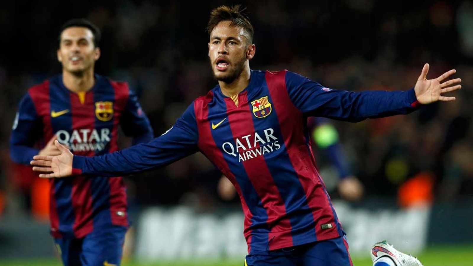 El delantero brasileño del FC Barcelona Neymar ha marcado un soberbio gol desde fuera del área, en el minuto 42 de juego, para establecer el 2-1 en el marcador y dar la vuelta a un marcador en el que el PSG había comenzado mandando.