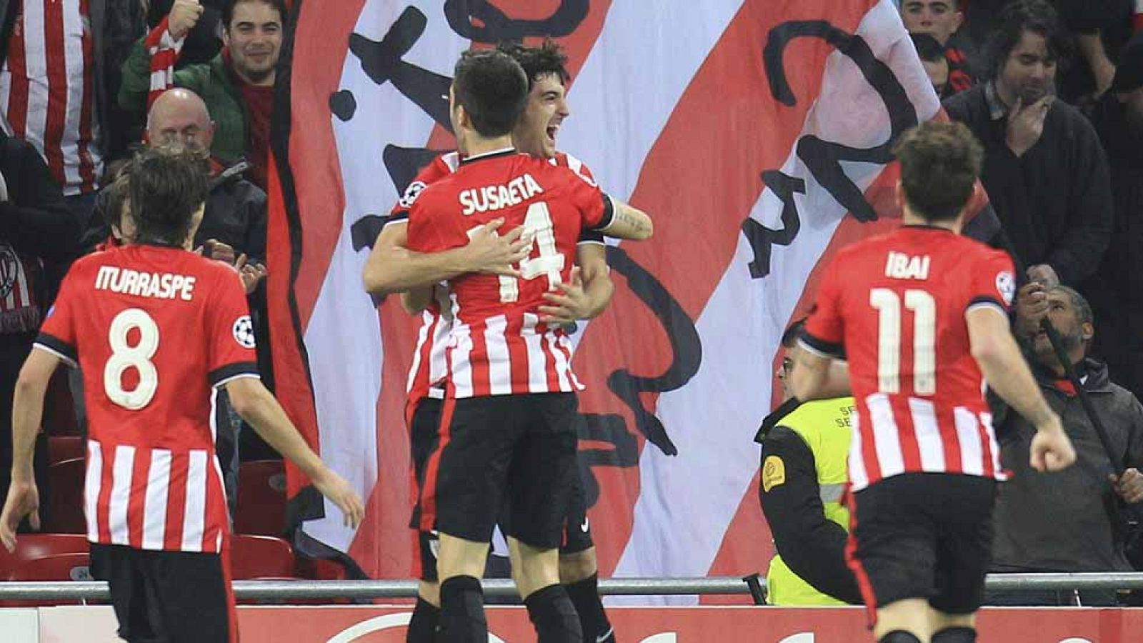 El defensa del Athletic Mikel San José ha vuelto a marcar en Champions a saque de córner. Esta vez lo ha hecho ante el BATE Borisov, en el minuto 47 de juego, para establecer el 1-0 en el marcador.
