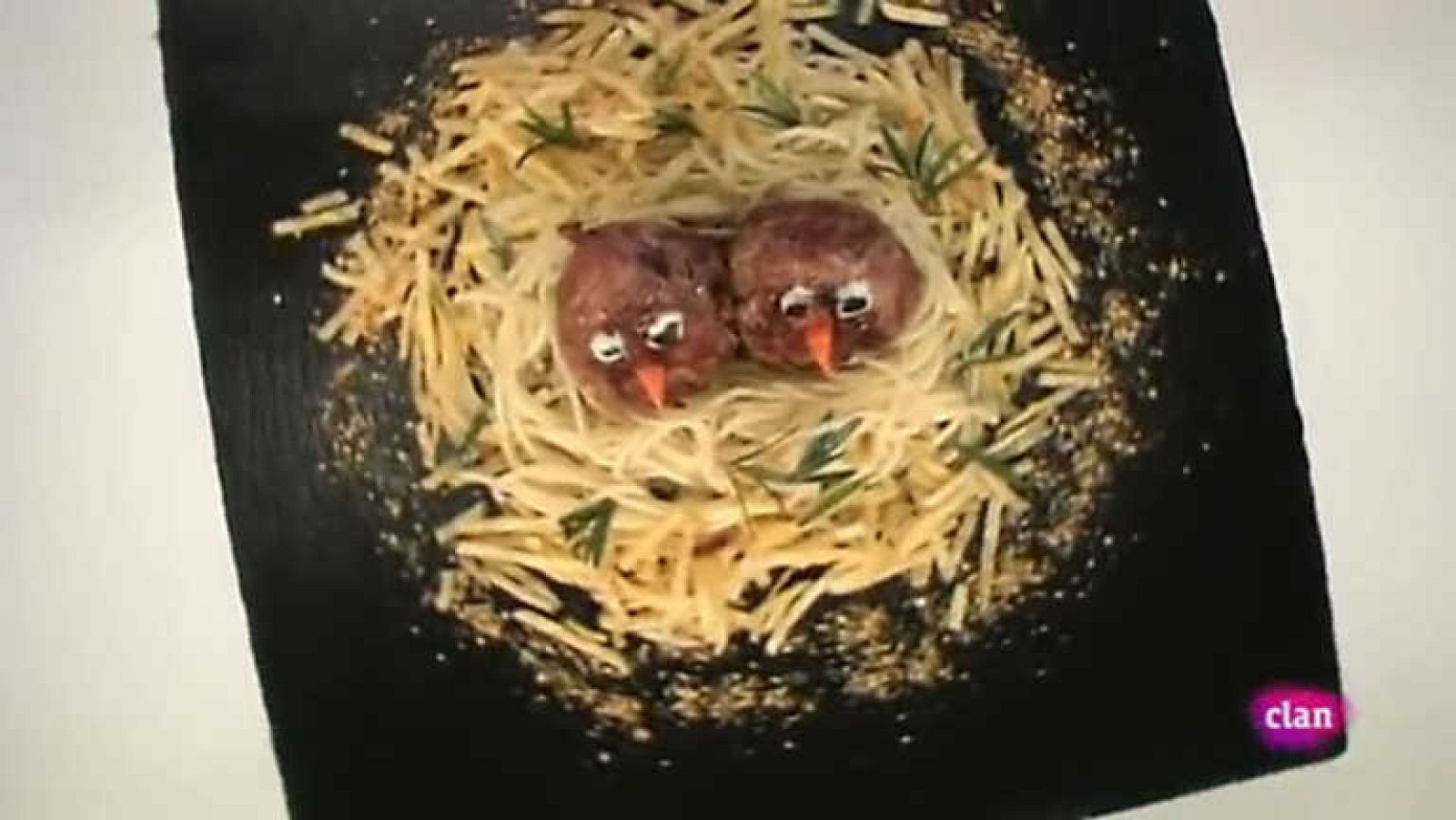 Receta Exprés - Nido de pasta con pajaritos de albóndigas - Cocina con Clan | Ver