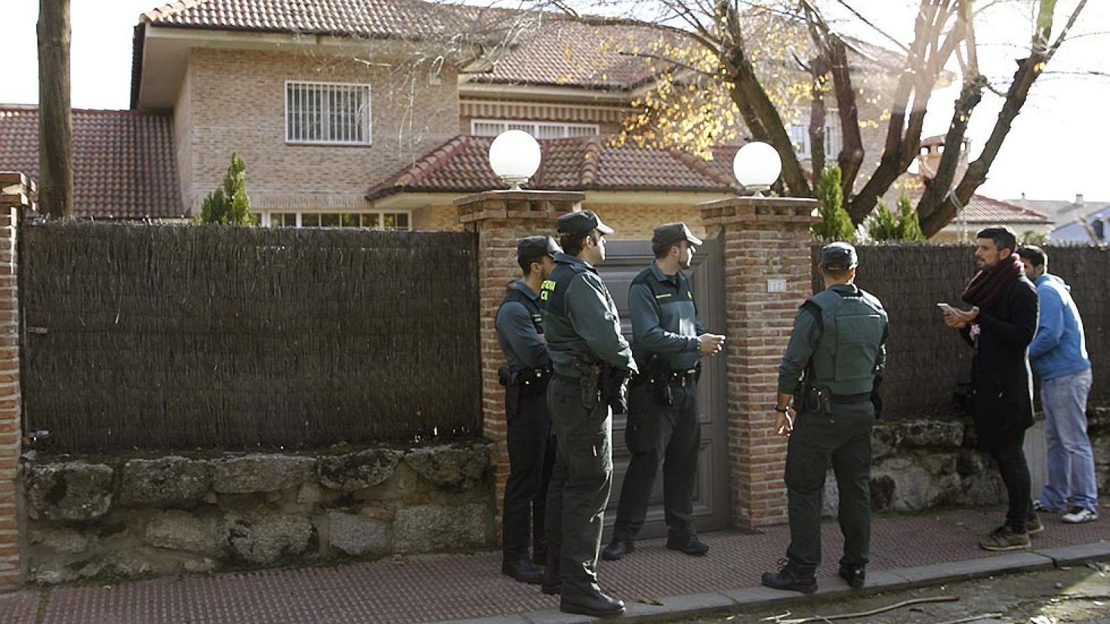 La Guardia Civil detiene en Madrid al líder de una secta religiosa desmantelada en Galicia | Ver