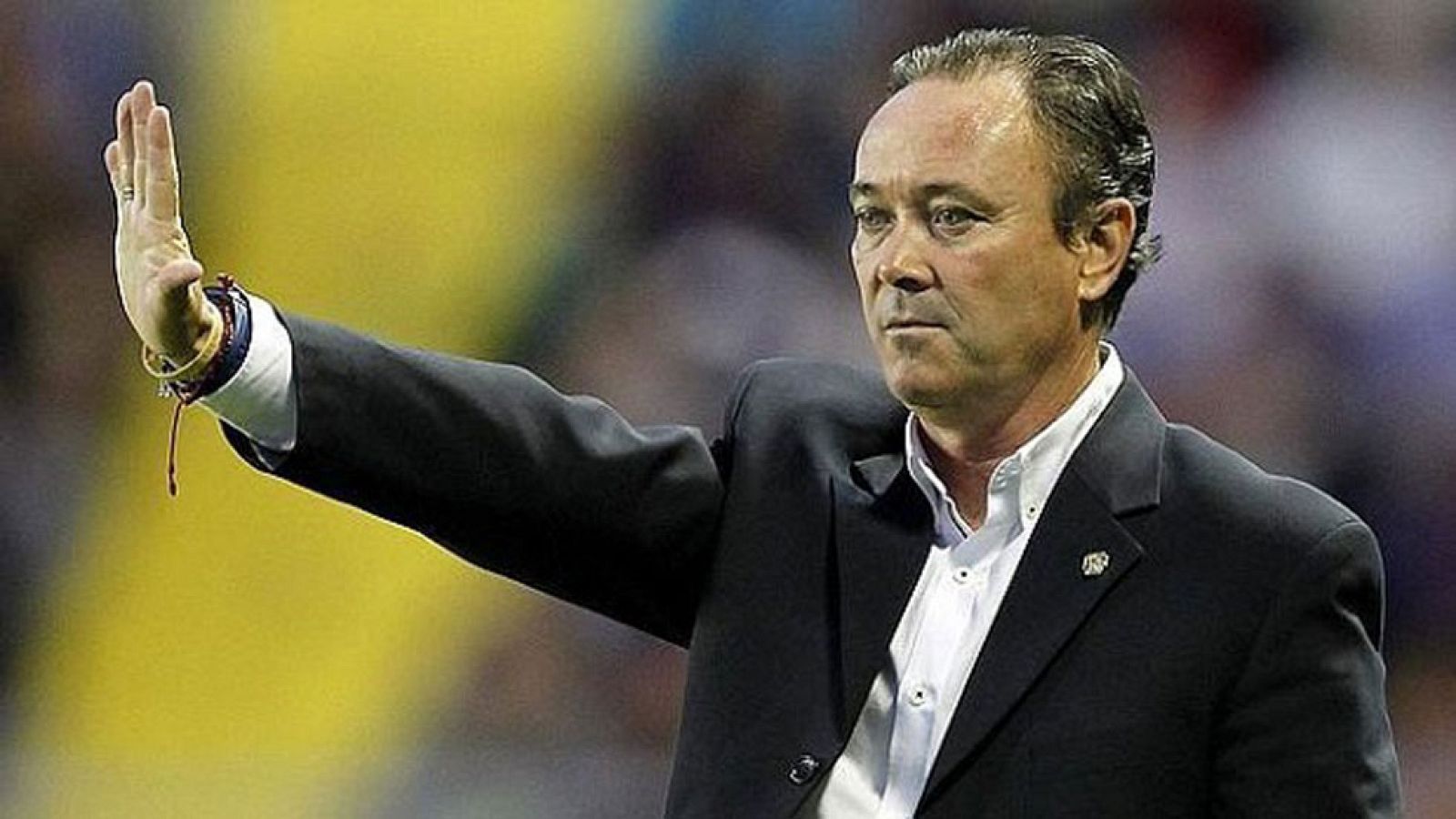 El alicantino Juan Ignacio Martínez dirigirá, desde el próximo sábado, al Almería hasta el final de la presente temporada de la Liga BBVA, una vez ha firmado esta misma noche su contrato con el club, y sustituye en el cargo a Francisco, destituido el