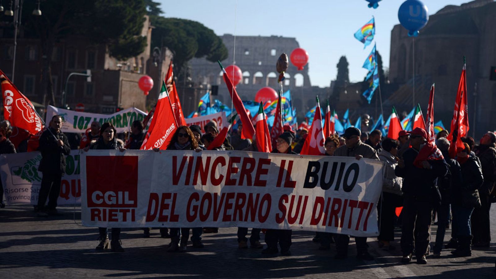 Huelga general en Italia contra la reforma laboral que impulsa Matteo Renzi
