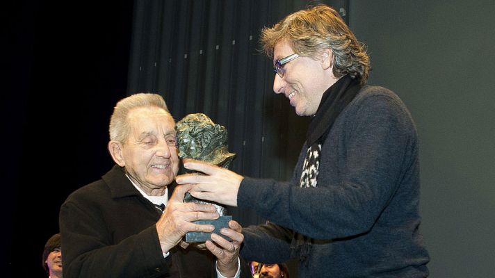 Telediario 1 - Trueba da su Goya al profesor que inspiró su última película