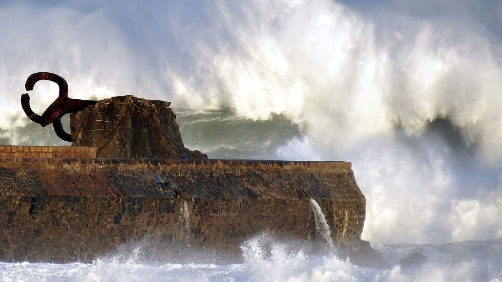 Persistirán las lluvias fuertes en el litoral oriental de la Península