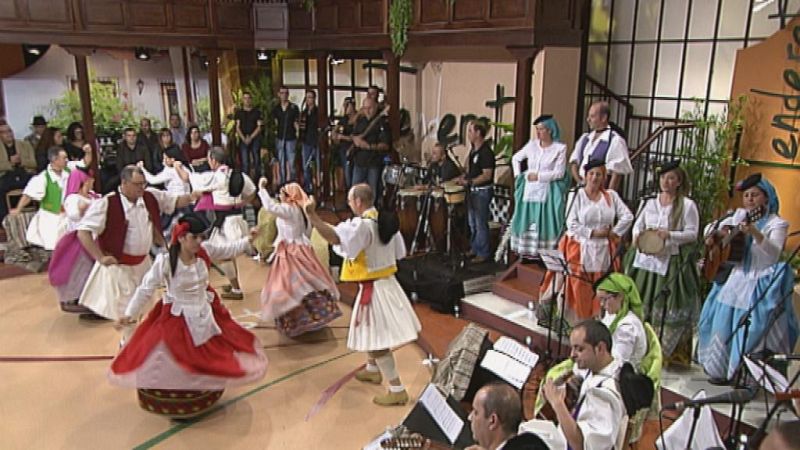 Tenderete - 14/12/14 con la agrupación "Chemida" y la parranda "El Ratito" con solistas. - Tenderete | Ver