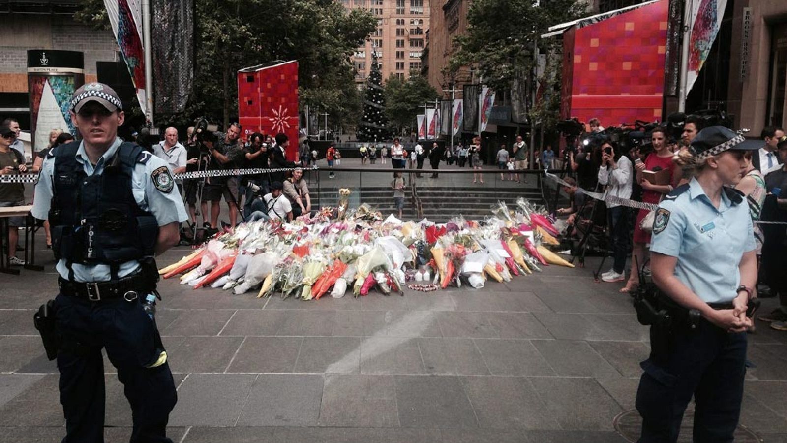 La policía australiana investiga la muerte de los rehenes en el asalto a la cafetería de Sídney