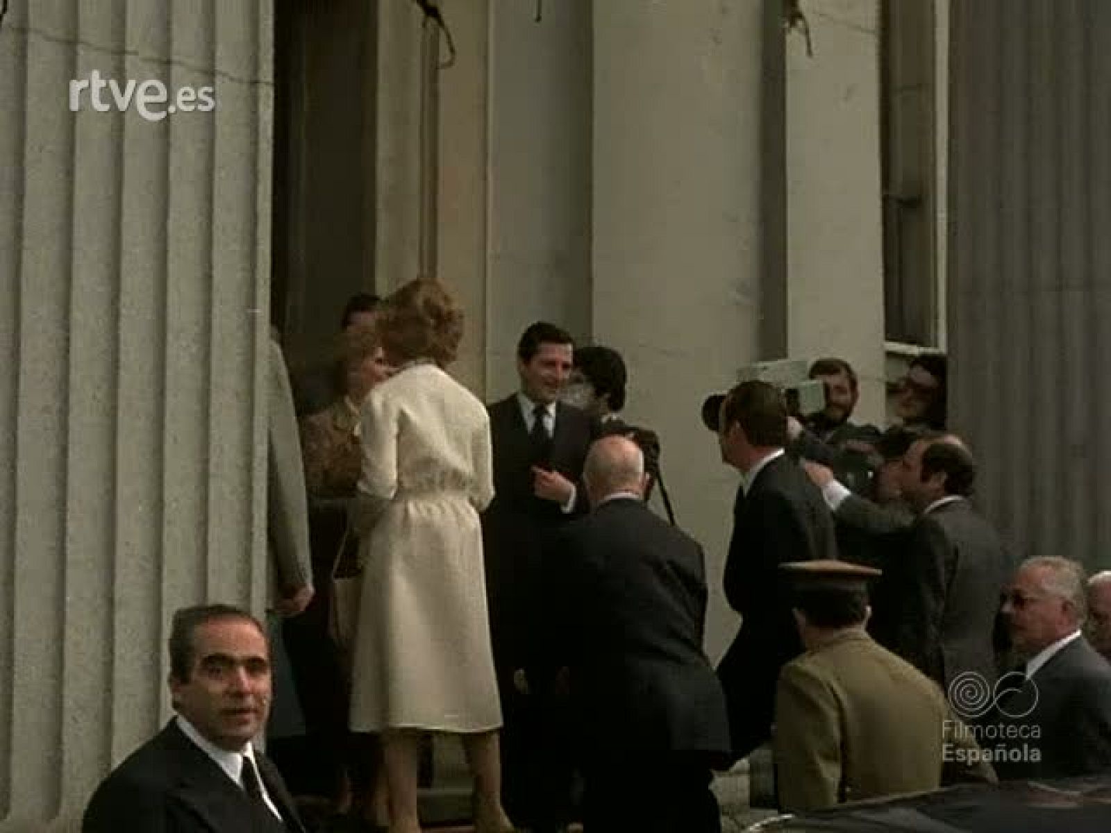 LOS REYES DE ESPAÑA EN EL INI - Documentales Color | Ver