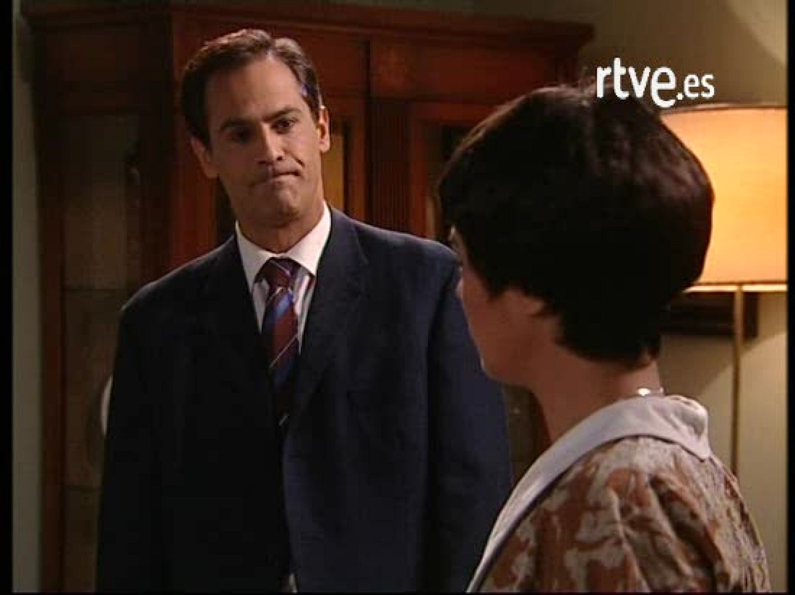 Amar - Escena de amor de Alicia y Álvaro - Amar en tiempos revueltos | Ver