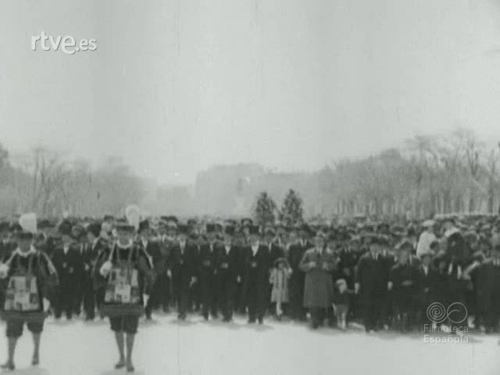 HOMENAJE A MARIA GUERRERO Y FERNANDO DIAZ DE MENDOZA | Ver