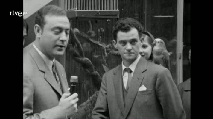 Conexión vintage - El loro Carmelo, hincha del Athletic, canta el 'alirón'