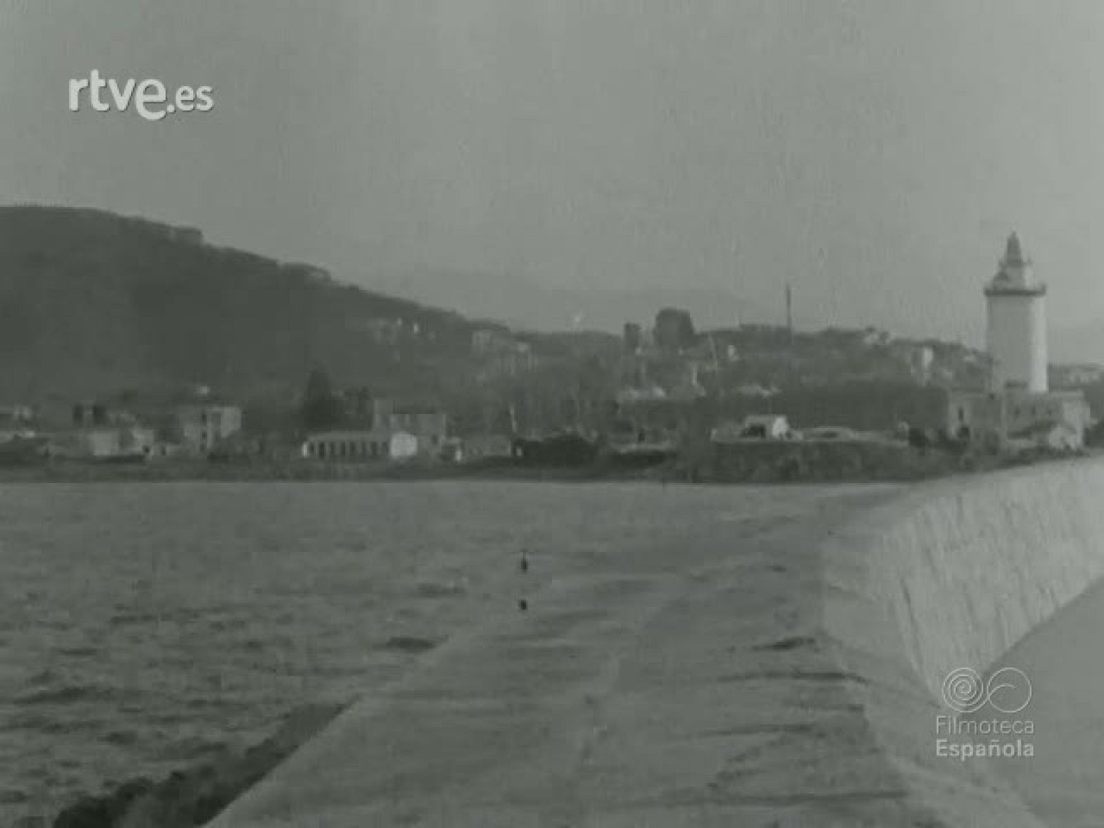 EL CRUCERO REINA REGENTE EN MALAGA (MATERIALES SIN MONTAR) AÑO 1923 | Ver