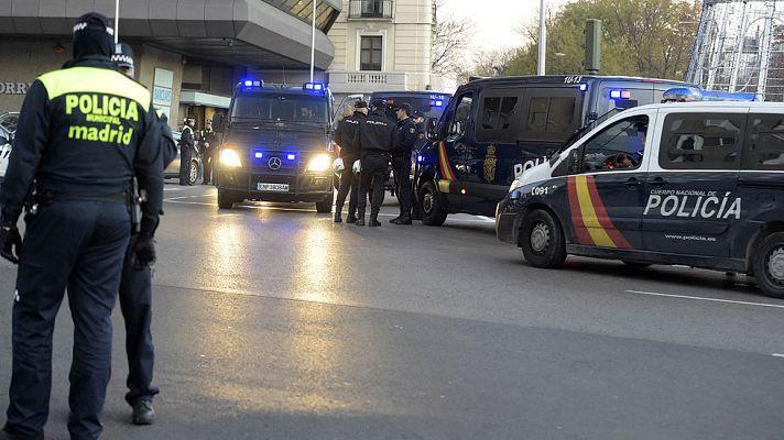 Los desayunos - Un hombre estrella su coche contra la sede del PP