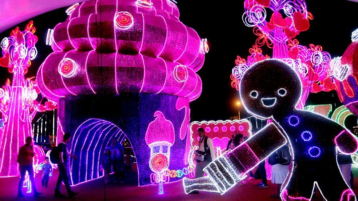Telediario 1 - Las iluminaciones navideñas engalanan las ciudades