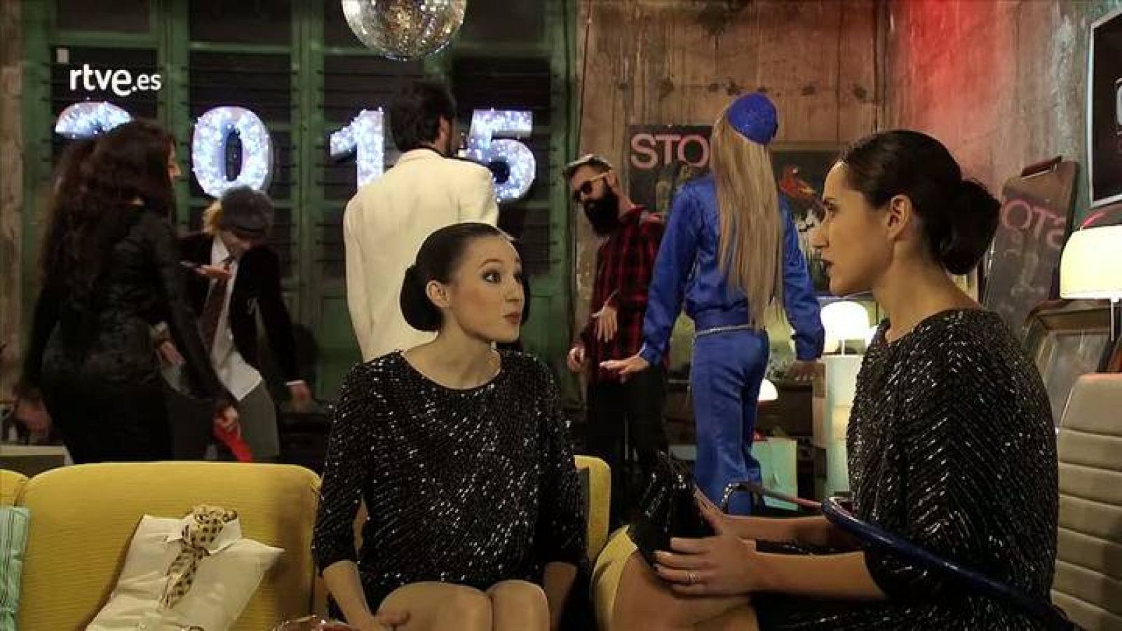 Cachitos de hierro y cromo -  "Nochevieja a Cachitos" - Las dos Virginia (2)