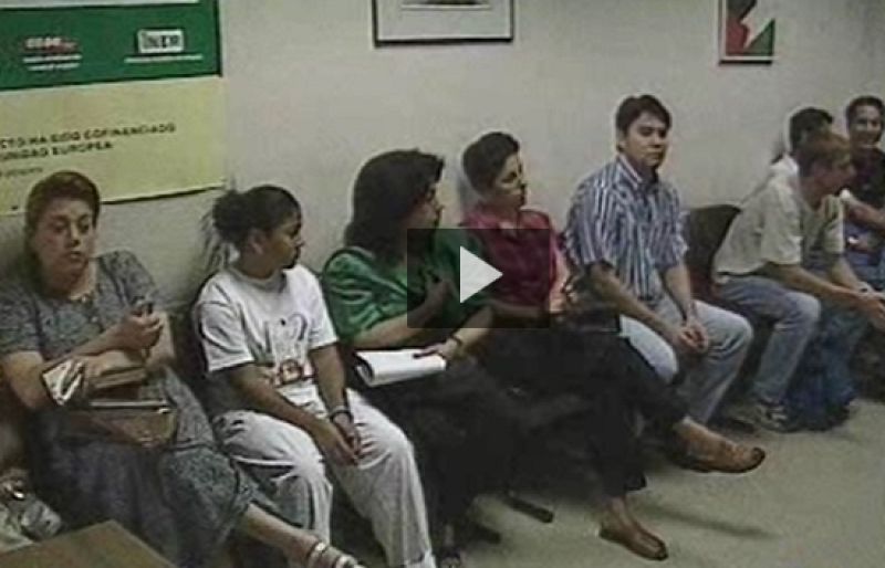 Aprobado el plan de retorno voluntario para los inmigrantes en paro | Ver