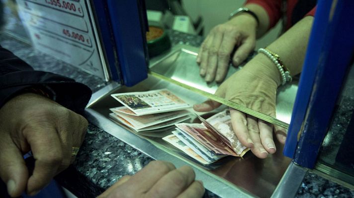 Telediario 1 - Gastar con cabeza los premios de la lotería