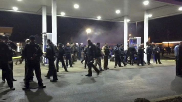 Telediario 1 - Otro joven negro asesinado por un policía en EEUU