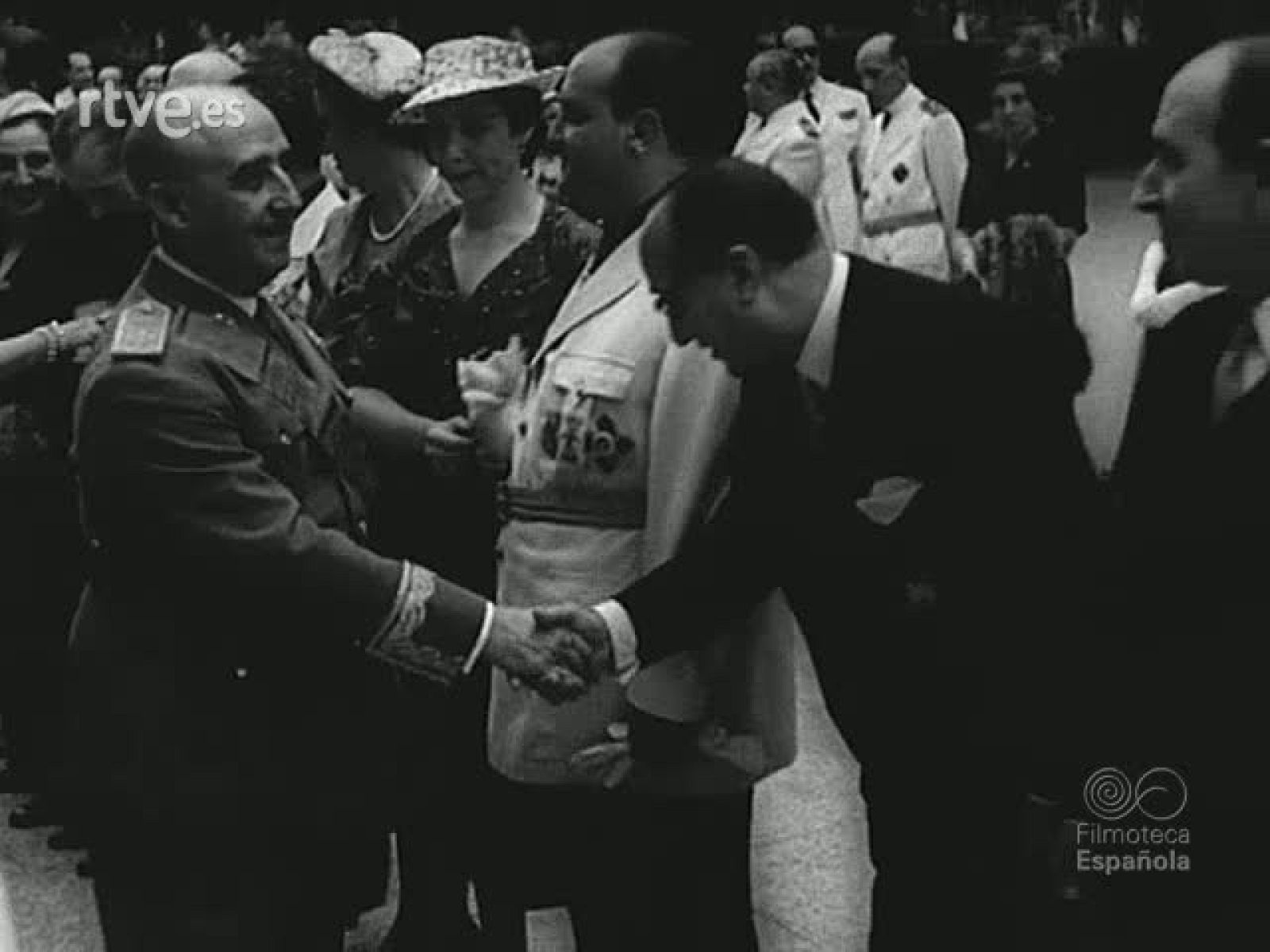 RECEPCION OFRECIDA POR FRANCO EL LOS JARDINES DEL PALACIO DE LA GRANJA PARA CONMEMORAR EL 18 DE JULIO DE 1936 (MATERIALES SIN MONTAR). | Ver