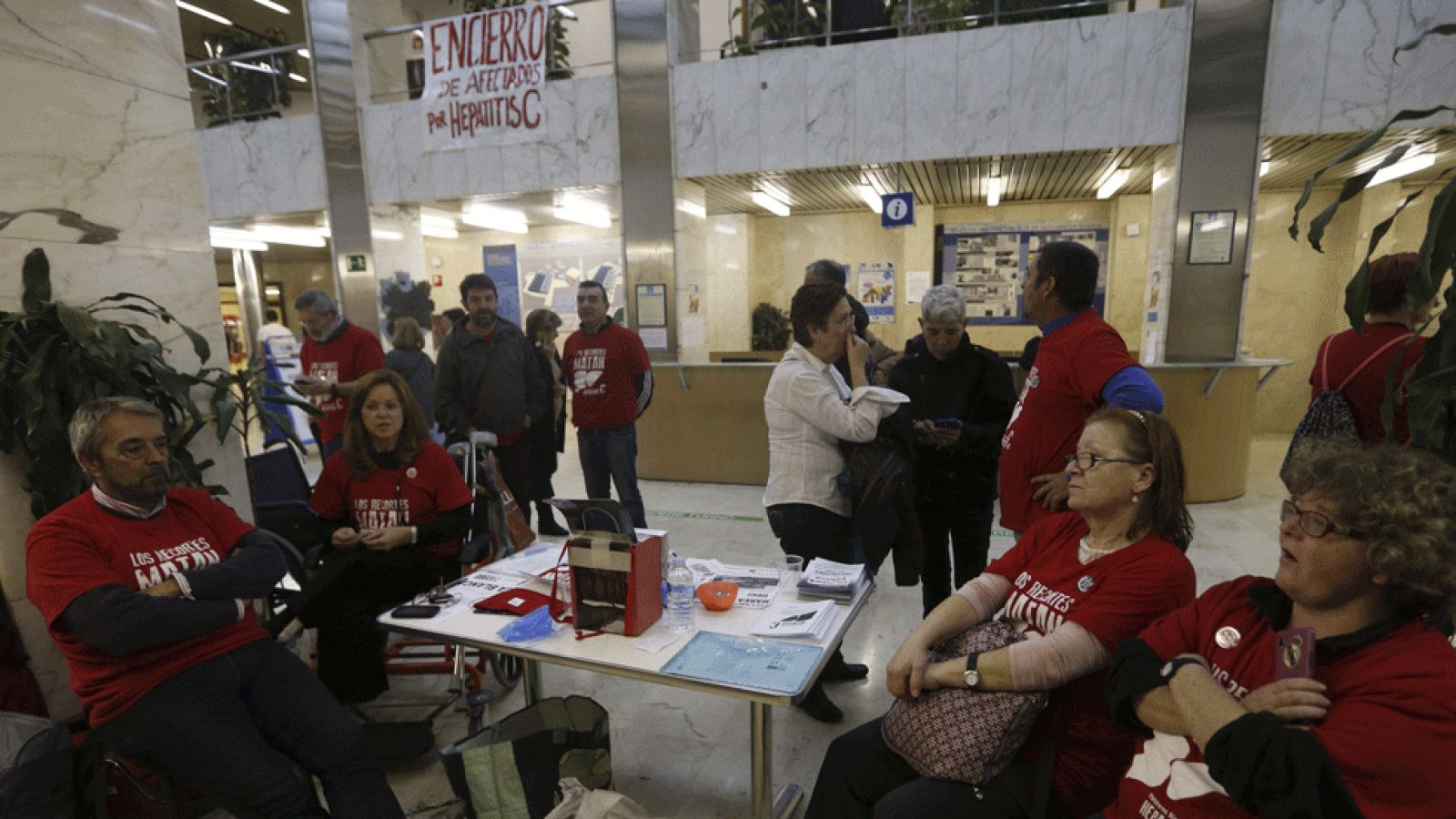 Los enfemos de hepatitis C seguirán con su encierro