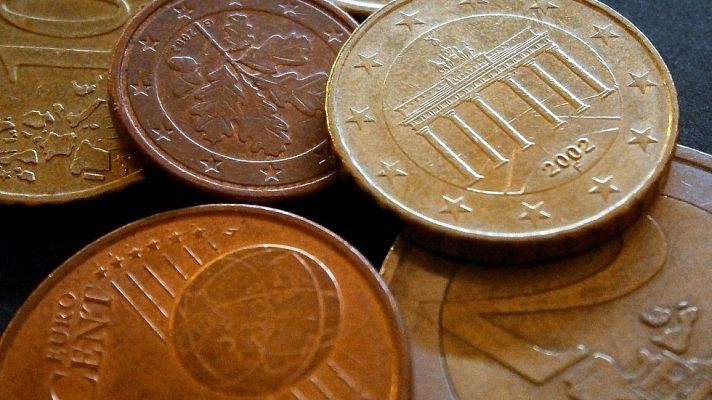 Telediario 1 - Las pensiones subirán un 0,25% y el salario mínimo 3 euros