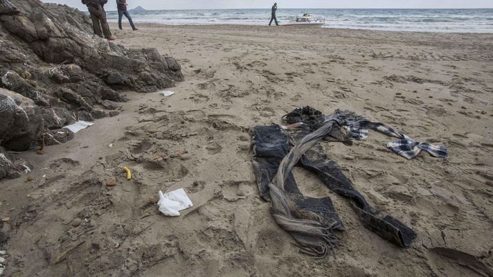 Telediario 1 - 63 inmigrantes irregulares llegan a España