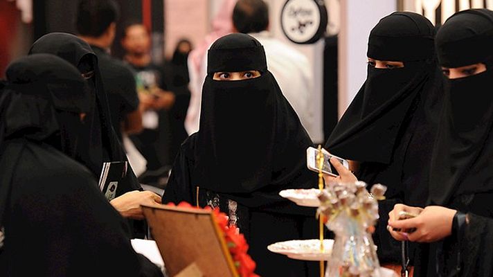 Telediario 1 - Dos mujeres serán juzgadas en Arabia Saudí ante un tribunal antiterrorista por conducir