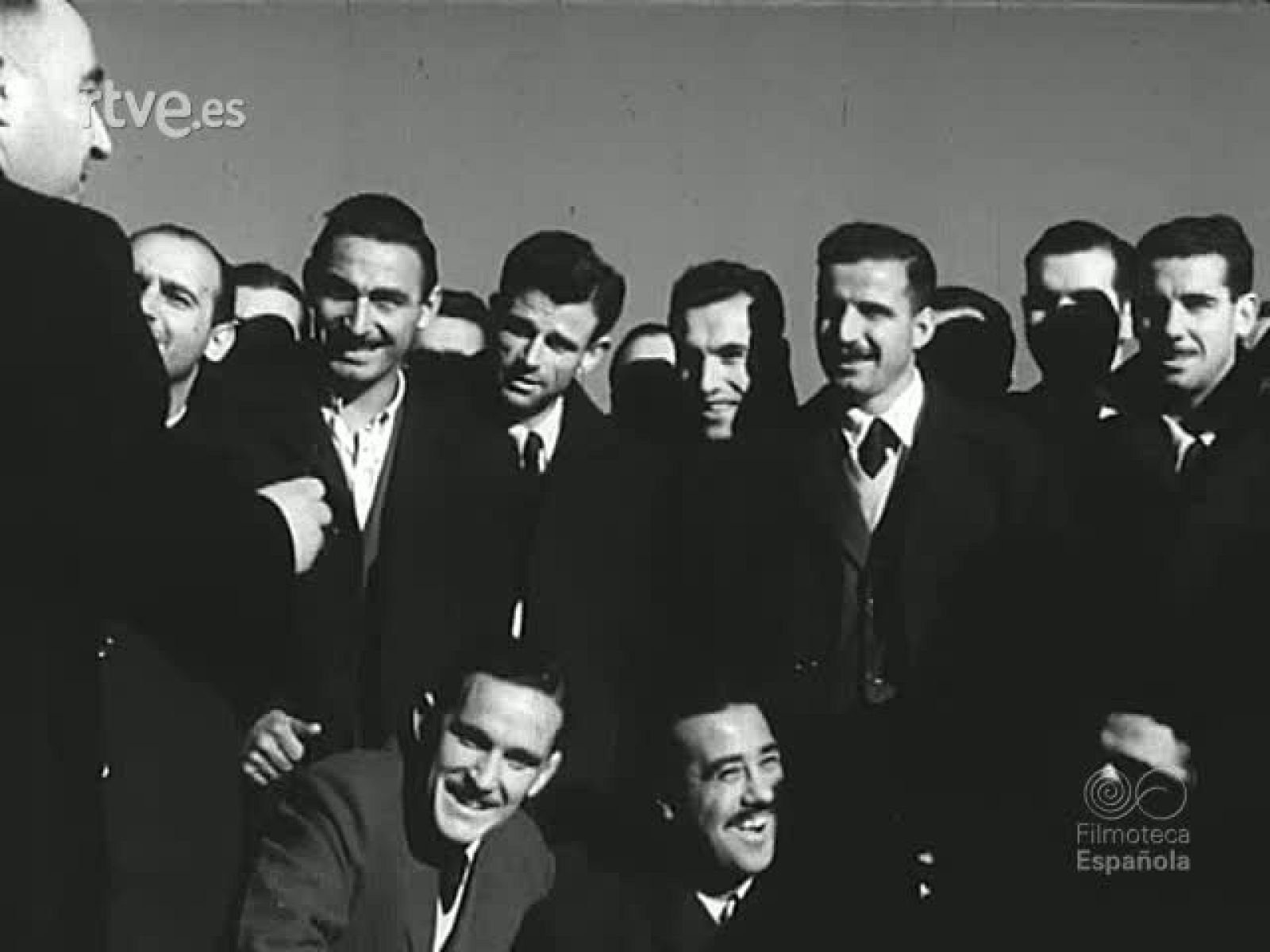 LLEGADA EQUIPO DE FUTBOL ARGENTINO | Ver